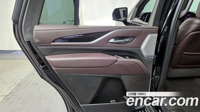 Cadillac Escalade 2021 — Photo 15/34