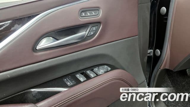 Cadillac Escalade 2021 — Photo 19/34