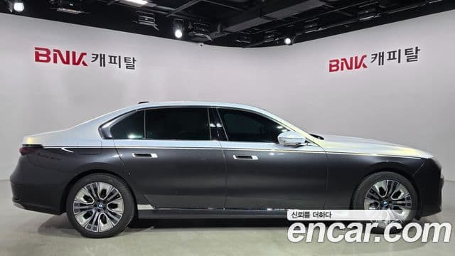 BMW 7 Series 2023 — ფოტო 5/18