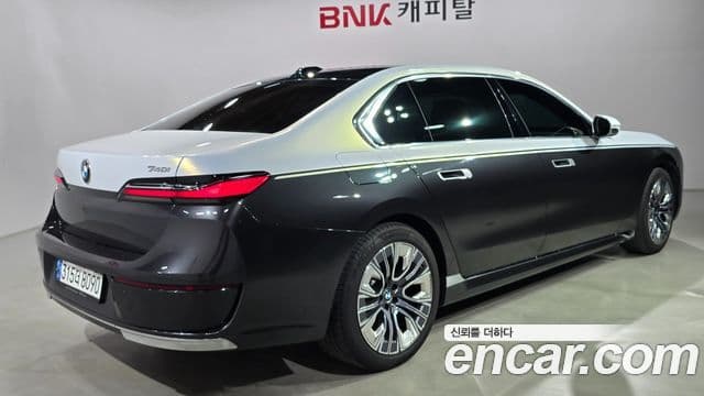 BMW 7 Series 2023 — ფოტო 6/18