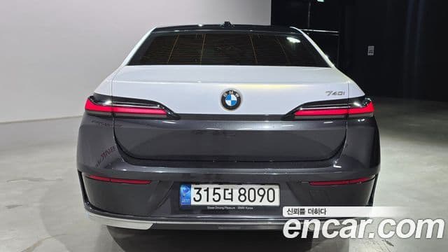 BMW 7 Series 2023 — ფოტო 12/18