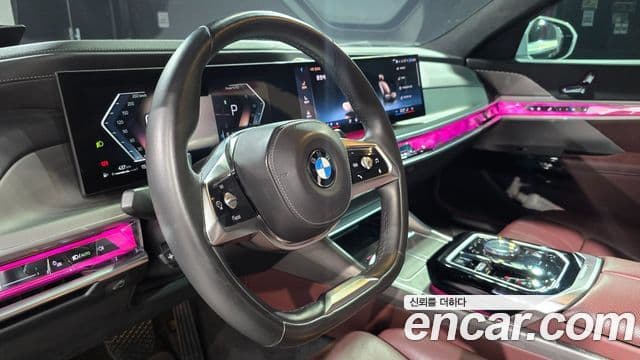 BMW 7 Series 2023 — ფოტო 17/18