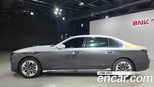 BMW 7 Series 2023 — ფოტო 18/18