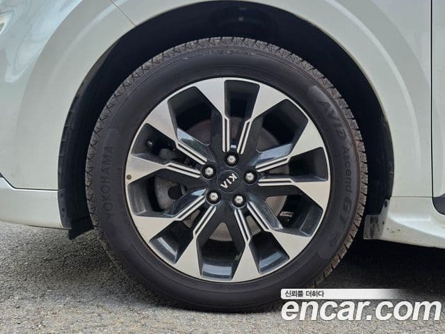 Kia Carnival 2021 — ფოტო 9/20