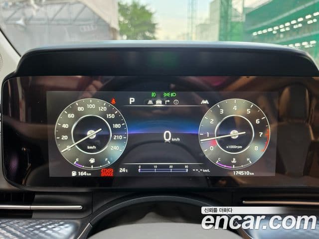 Kia Carnival 2021 — ფოტო 8/20