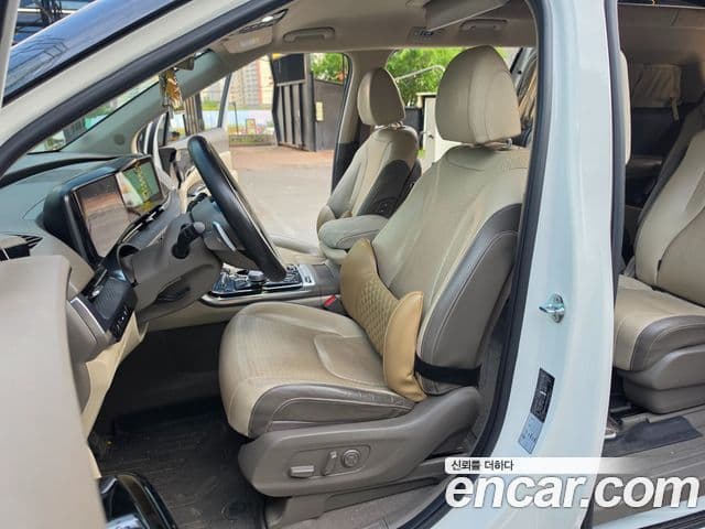 Kia Carnival 2021 — ფოტო 15/20