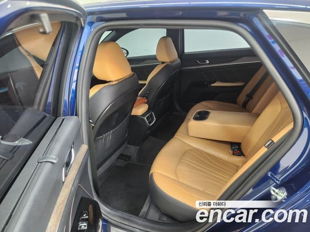 Kia K5 2020 — ფოტო 8/20