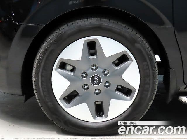 Hyundai Staria 2023 — ფოტო 4/20