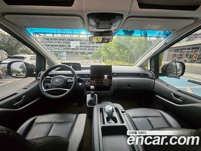 Hyundai Staria 2023 — ფოტო 9/20