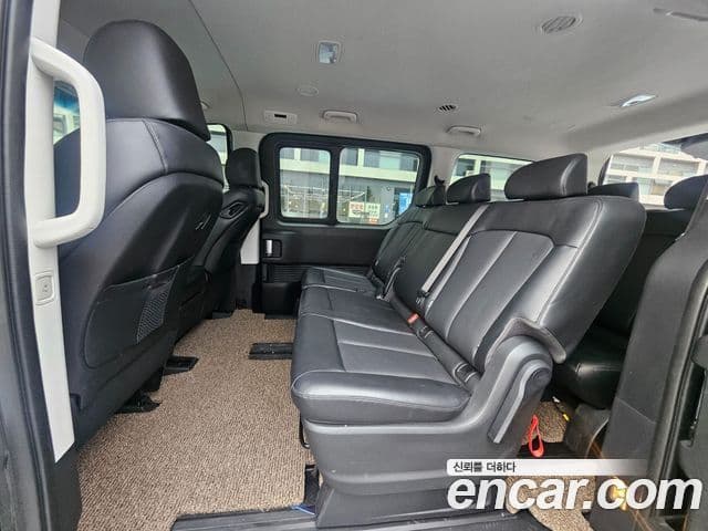 Hyundai Staria 2023 — ფოტო 14/20