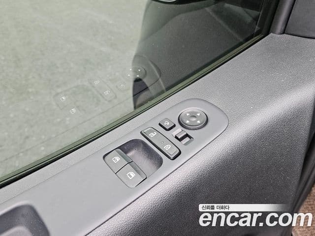 Hyundai Staria 2023 — ფოტო 16/20