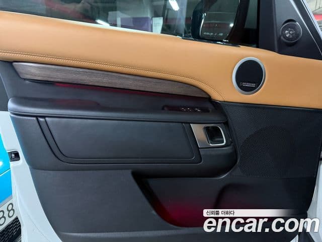 Land Rover Discovery 5 2019 — Şəkil 19/20
