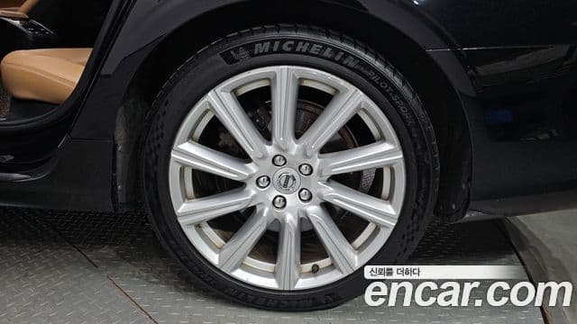 Volvo S90 2019 — Photo 14/32