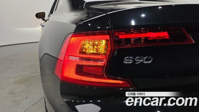 Volvo S90 2019 — Photo 4/32
