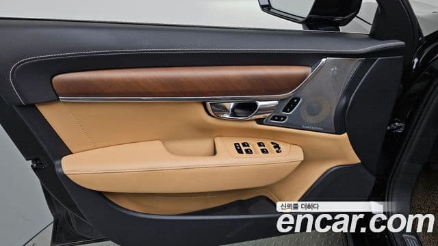 Volvo S90 2019 — Photo 23/32