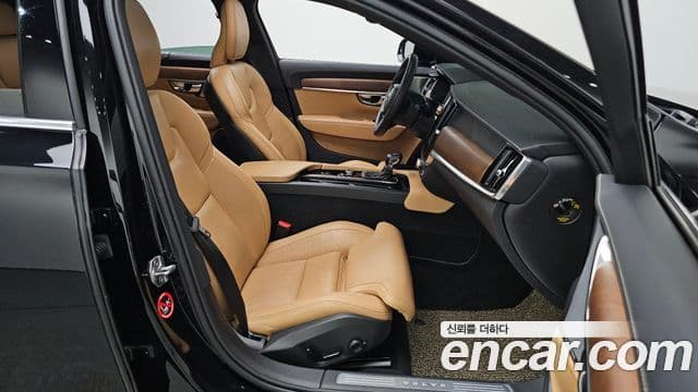 Volvo S90 2019 — Photo 31/32