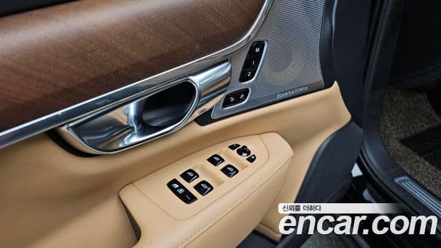 Volvo S90 2019 — Photo 21/32