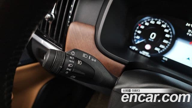 Volvo S90 2019 — Photo 13/32