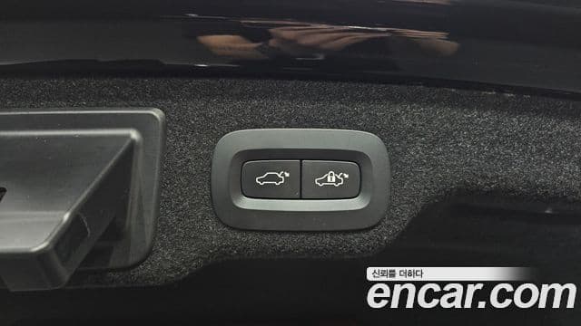 Volvo S90 2019 — Photo 30/32