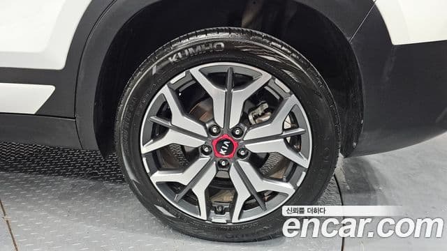 Kia Seltos 2021 — Şəkil 16/32