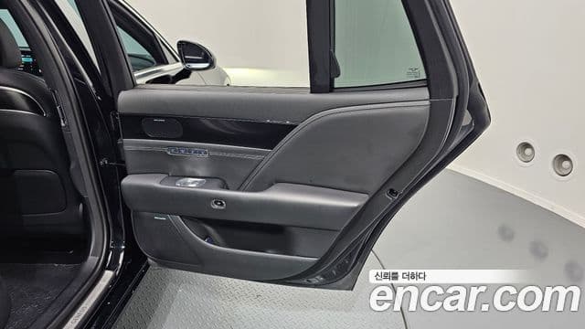 Genesis G90 2023 — ფოტო 8/34