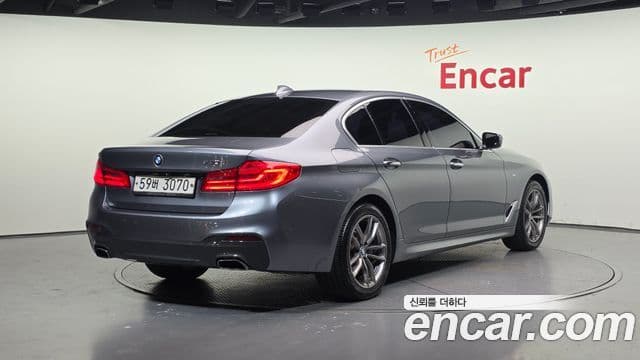 BMW 5 Series 2018 — ფოტო 2/20
