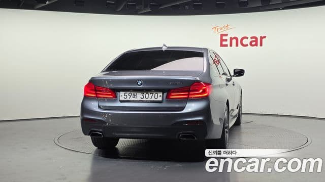 BMW 5 Series 2018 — ფოტო 4/20