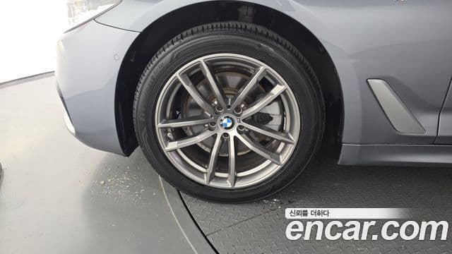 BMW 5 Series 2018 — ფოტო 5/20