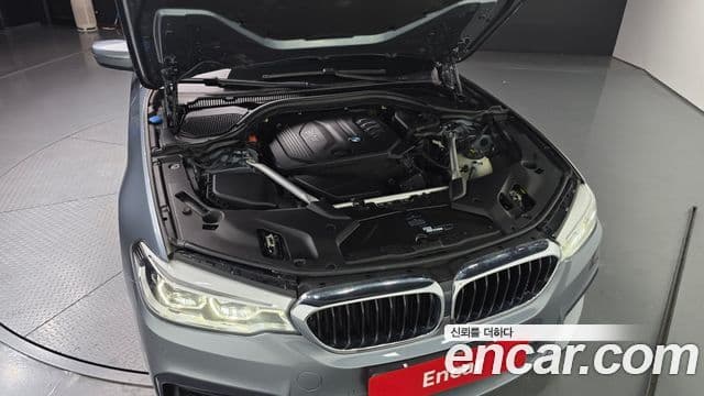 BMW 5 Series 2018 — ფოტო 6/20