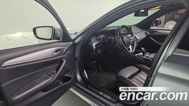 BMW 5 Series 2018 — ფოტო 10/20