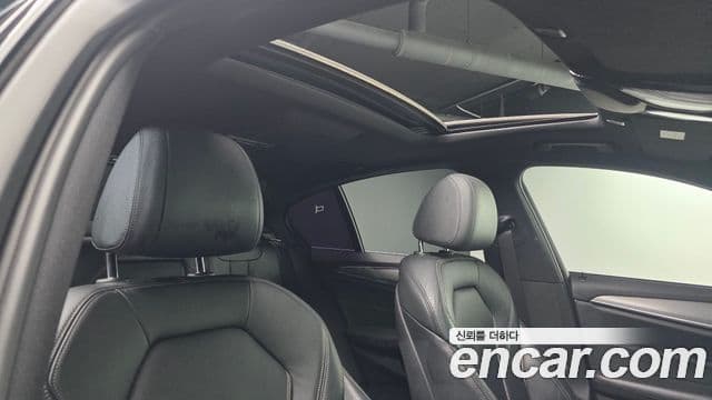 BMW 5 Series 2018 — ფოტო 18/20