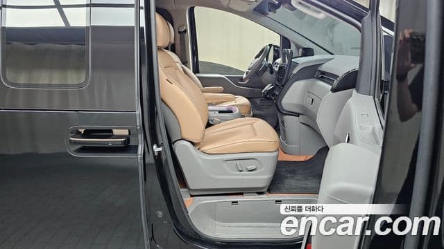 Hyundai Staria 2024 — ფოტო 11/20