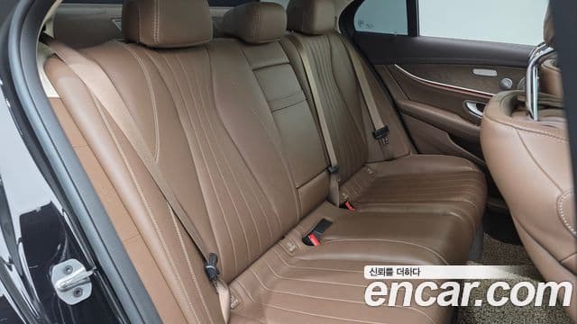 Mercedes-Benz E-Class 2019 — Фото 12/20