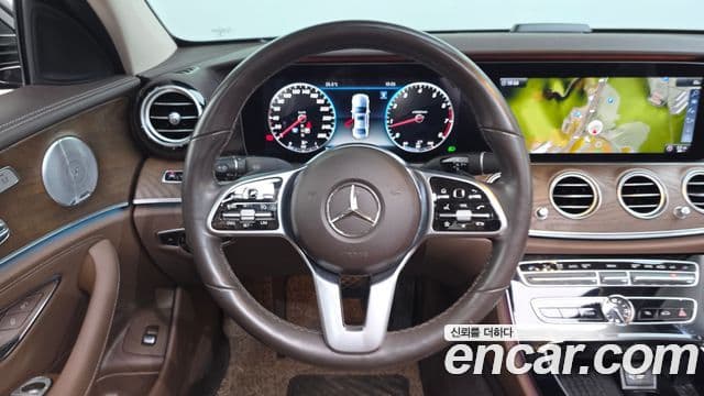 Mercedes-Benz E-Class 2019 — Фото 13/20
