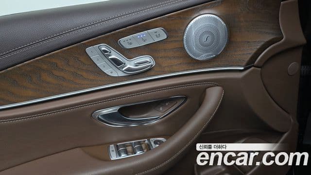 Mercedes-Benz E-Class 2019 — Фото 17/20