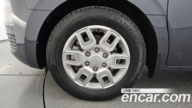 Hyundai Staria 2023 — ფოტო 5/20
