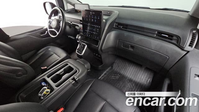 Hyundai Staria 2023 — ფოტო 7/20