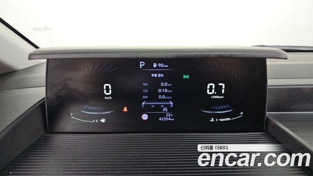 Hyundai Staria 2023 — ფოტო 8/20
