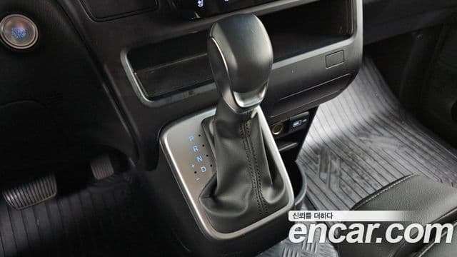 Hyundai Staria 2023 — ფოტო 9/20