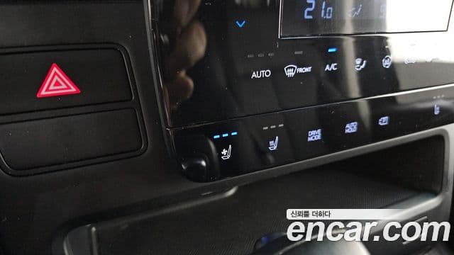 Hyundai Staria 2023 — ფოტო 19/20