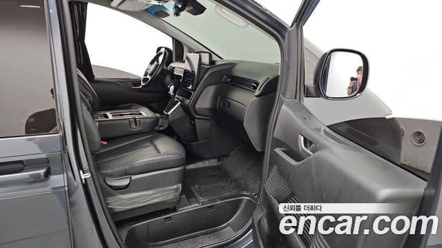 Hyundai Staria 2023 — ფოტო 5/31