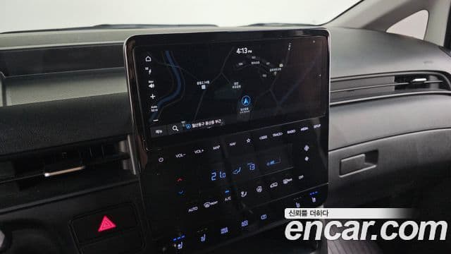 Hyundai Staria 2023 — ფოტო 8/31