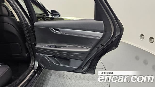 Genesis G80 2021 — ფოტო 28/33