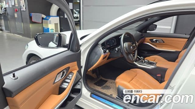 BMW 3 Series 2022 — ფოტო 9/20