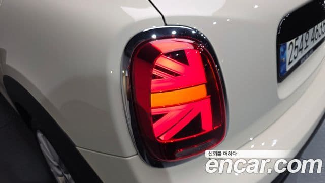 Mini Cooper 2021 — Photo 22/30