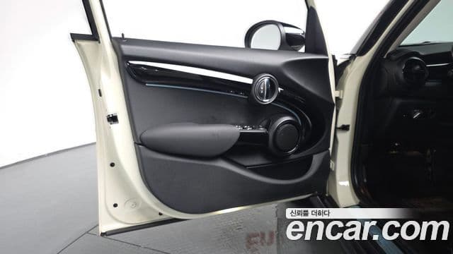Mini Cooper 2021 — Photo 12/30