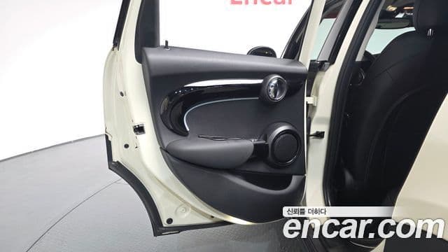 Mini Cooper 2021 — Photo 23/30