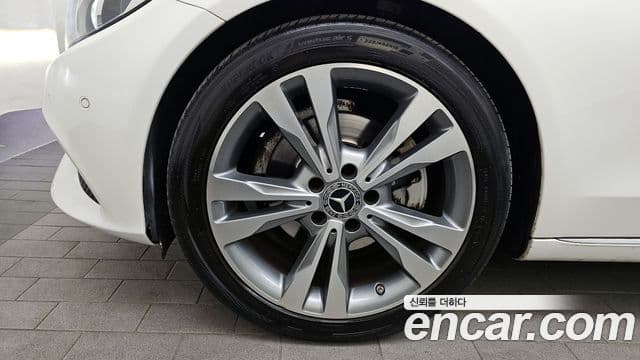 Mercedes-Benz C-Class 2018 — Şəkil 30/34