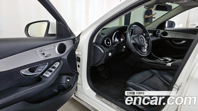 Mercedes-Benz C-Class 2018 — Şəkil 16/34