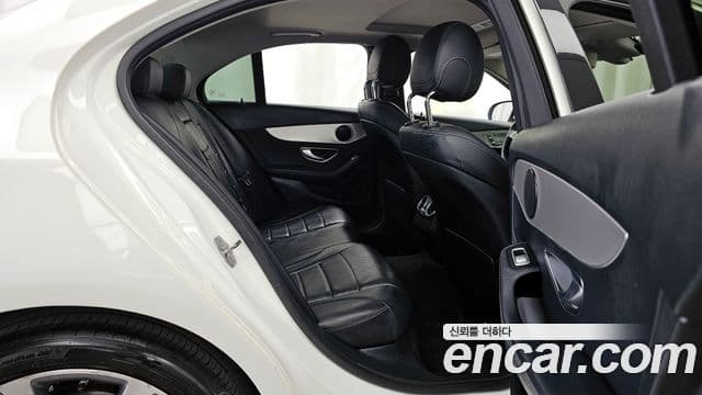Mercedes-Benz C-Class 2018 — Şəkil 25/34